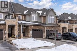 31 PINOT Crescent  Stoney Creek, ON L8E 0J8