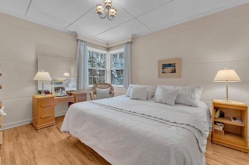 Primary bedroom - 22 Av. Coolbreeze, Pointe-Claire, QC - Indoor Photo Showing Bedroom