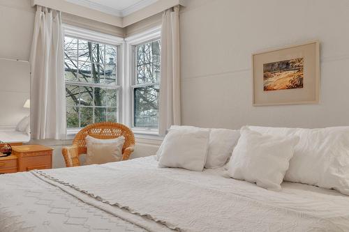 Primary bedroom - 22 Av. Coolbreeze, Pointe-Claire, QC - Indoor Photo Showing Bedroom