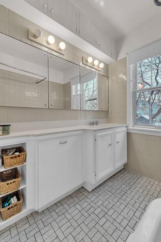 Bathroom - 22 Av. Coolbreeze, Pointe-Claire, QC - Indoor Photo Showing Bathroom