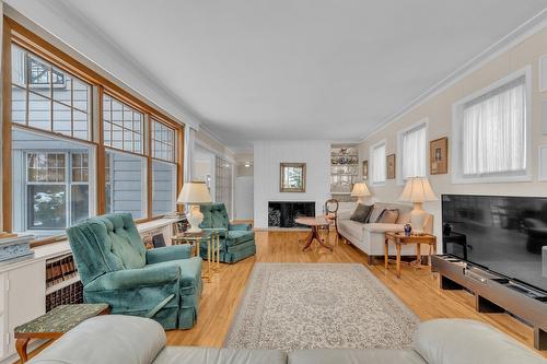 Family room - 22 Av. Coolbreeze, Pointe-Claire, QC - Indoor Photo Showing Living Room