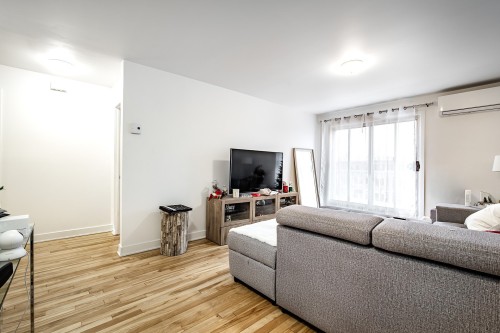 Living Room - 7-11600 Boul. Langelier, Montréal (Montréal-Nord), QC - Indoor Photo Showing Living Room