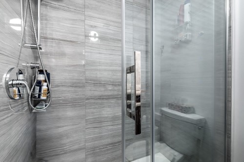 Master Bathroom - 5780B Av. Parkhaven, Côte-Saint-Luc, QC - Indoor Photo Showing Bathroom