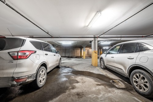 Garage - 5780B Av. Parkhaven, Côte-Saint-Luc, QC - Indoor Photo Showing Garage