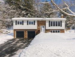 212 Howe Avenue  Fall River, NS B2T 1H7