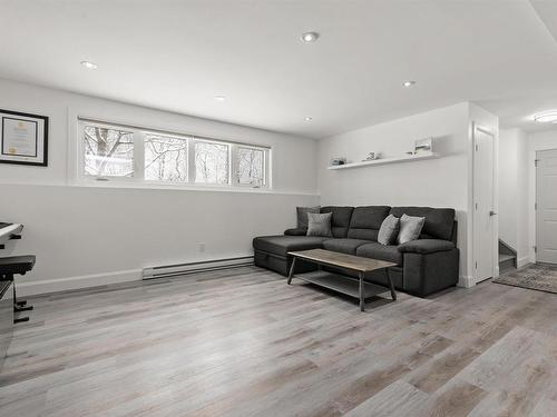 212 Howe Avenue, Fall River, NS 