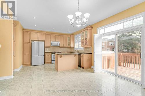 498 Tremblant Court, Mississauga, ON - Indoor Photo Showing Kitchen