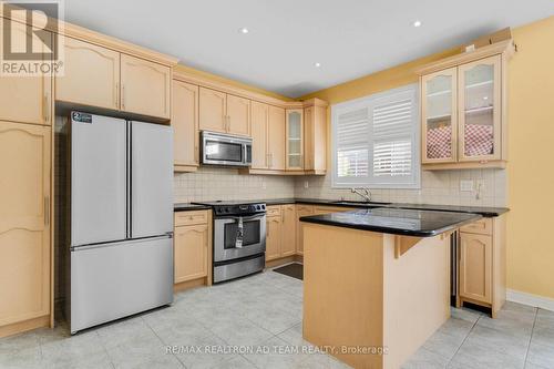 498 Tremblant Court, Mississauga, ON - Indoor Photo Showing Kitchen With Stainless Steel Kitchen