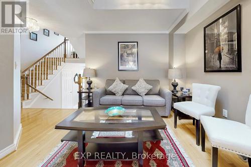 43 Hartnell Square, Brampton, ON - Indoor Photo Showing Living Room
