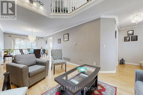 43 Hartnell Square, Brampton, ON - Indoor Photo Showing Living Room