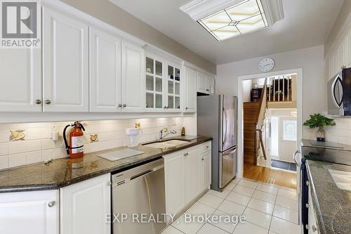 43 Hartnell Square, Brampton, ON - Indoor Photo Showing Kitchen
