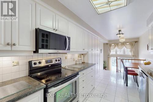 43 Hartnell Square, Brampton, ON - Indoor Photo Showing Kitchen