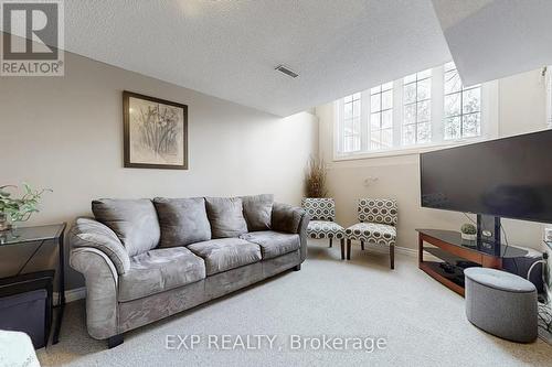 43 Hartnell Square, Brampton, ON - Indoor Photo Showing Living Room