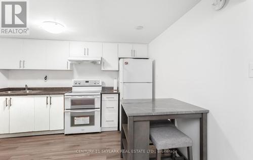 3353 Martins Pine Crescent, Mississauga, ON - Indoor Photo Showing Kitchen With Double Sink