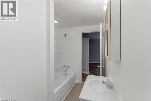 11 Patsy Avenue, Welland, ON - Indoor Photo Showing Bathroom