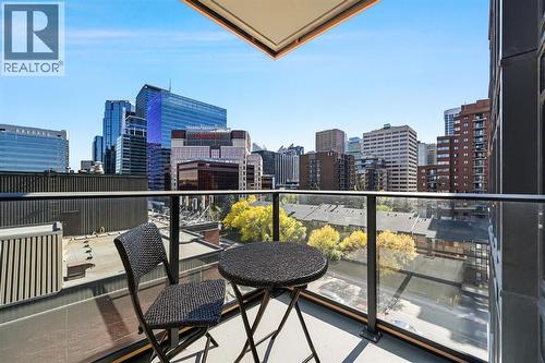 704, 730 2 Avenue SW  Calgary, AB T2P 1R8