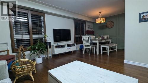 6 Sherry Lane Drive, Hamilton, ON - Indoor Photo Showing Living Room