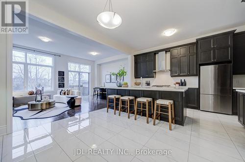 94 CARRVILLE WOODS CIRCLE  Vaughan, ON L6A 4Z6