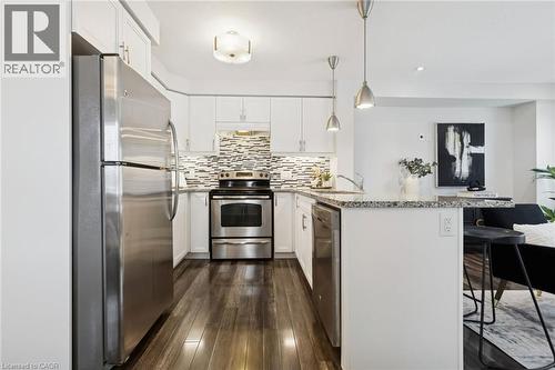181 South Creek Drive, Kitchener, ON - Indoor Photo Showing Kitchen With Stainless Steel Kitchen With Upgraded Kitchen