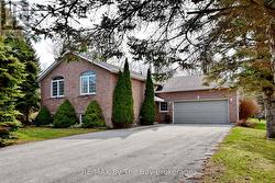 8 PRIDHAM COURT Wasaga Beach, ON L9Z 1M4