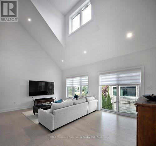 101 Clippers Lane, Blue Mountains, ON - Indoor Photo Showing Living Room