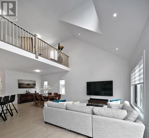 101 Clippers Lane, Blue Mountains, ON - Indoor Photo Showing Living Room