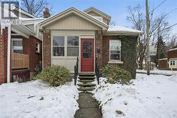 67 STERLING Street  Hamilton, ON L8S 4H9