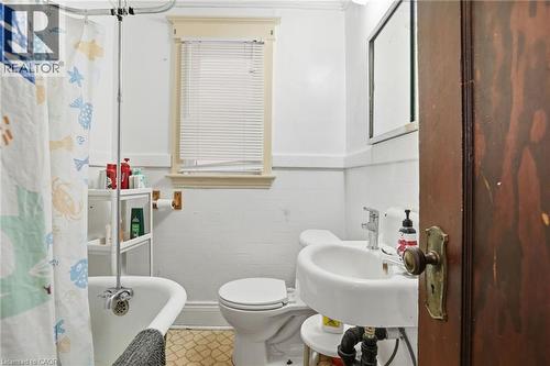 67 Sterling Street, Hamilton, ON - Indoor Photo Showing Bathroom