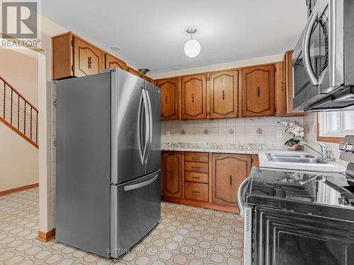 80 Bob O'Link Avenue, Vaughan, ON - Indoor Photo Showing Kitchen With Double Sink