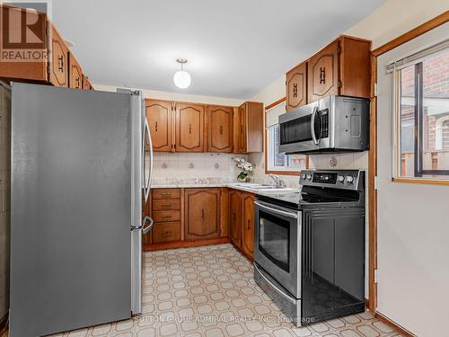 80 Bob O'Link Avenue, Vaughan, ON - Indoor Photo Showing Kitchen