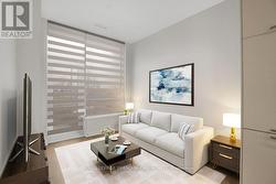 106 - 10 HONEYCRISP CRESCENT  Vaughan, ON L4K 5Z8