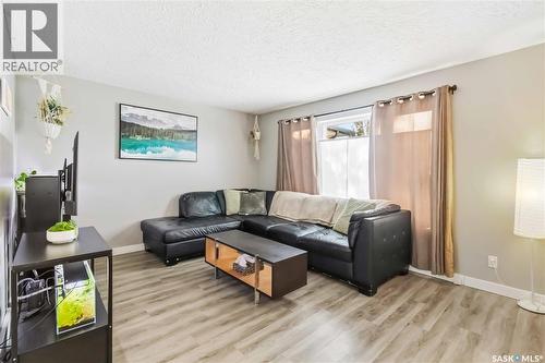 732 Mccormack Road, Saskatoon, SK - Indoor Photo Showing Living Room