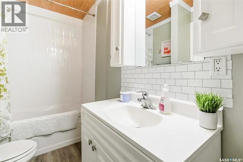 732 Mccormack Road, Saskatoon, SK - Indoor Photo Showing Bathroom