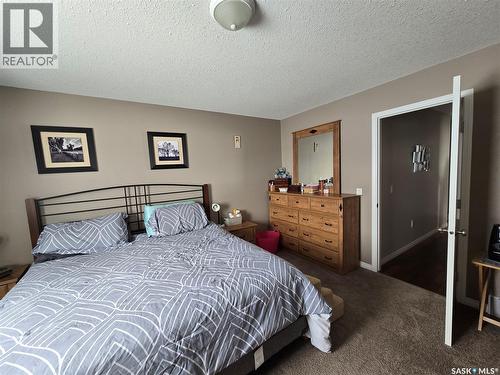 8 Main Bay, Muenster, SK - Indoor Photo Showing Bedroom