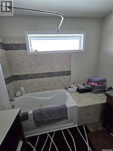 8 Main Bay, Muenster, SK - Indoor Photo Showing Bathroom