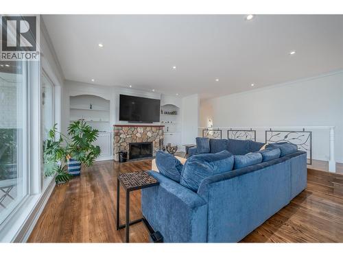 514 Hawes Court, Kelowna, BC - Indoor Photo Showing Living Room With Fireplace