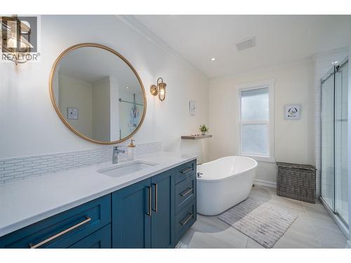514 Hawes Court, Kelowna, BC - Indoor Photo Showing Bathroom