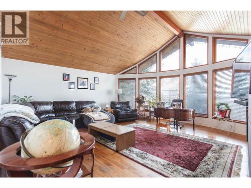 164 Cliffview Drive, Enderby, BC - Indoor Photo Showing Living Room