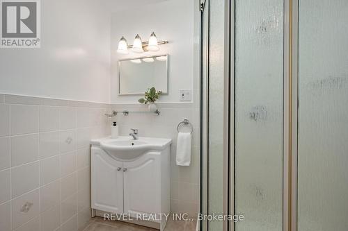 7 Forestwood Drive, Kitchener, ON - Indoor Photo Showing Bathroom
