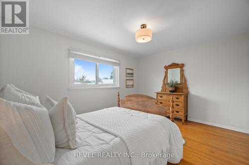 7 Forestwood Drive, Kitchener, ON - Indoor Photo Showing Bedroom