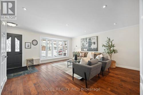 7 Forestwood Drive, Kitchener, ON - Indoor Photo Showing Living Room