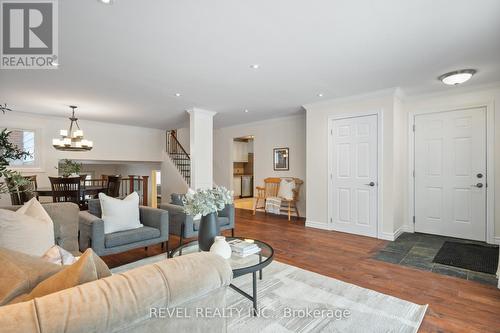 7 Forestwood Drive, Kitchener, ON - Indoor Photo Showing Living Room