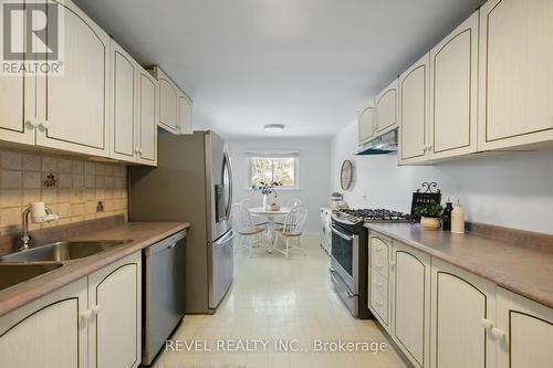 7 Forestwood Drive, Kitchener, ON - Indoor Photo Showing Kitchen