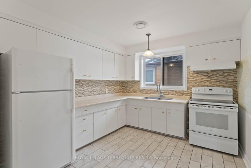6 Peacham Crescent, Toronto, ON - Indoor Photo Showing Kitchen With Double Sink