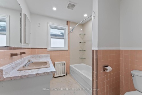 6 Peacham Crescent, Toronto, ON - Indoor Photo Showing Bedroom