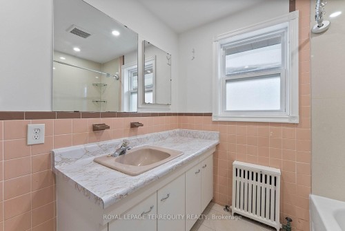 6 Peacham Crescent, Toronto, ON - Indoor Photo Showing Laundry Room