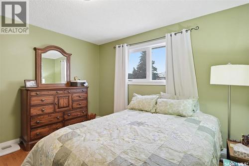 334 Q Avenue N, Saskatoon, SK - Indoor Photo Showing Bedroom