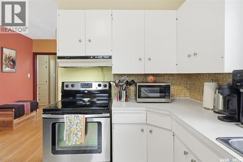 334 Q Avenue N, Saskatoon, SK - Indoor Photo Showing Kitchen