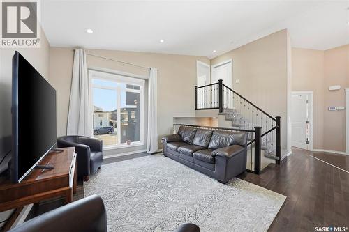 207 Bentley Court, Saskatoon, SK - Indoor Photo Showing Living Room