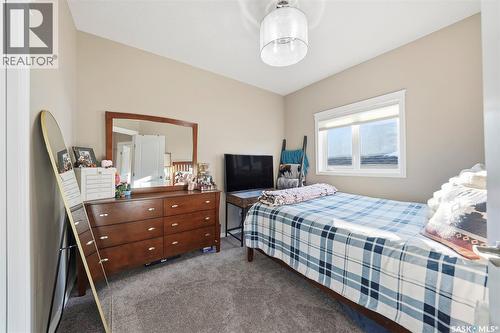 207 Bentley Court, Saskatoon, SK - Indoor Photo Showing Bedroom